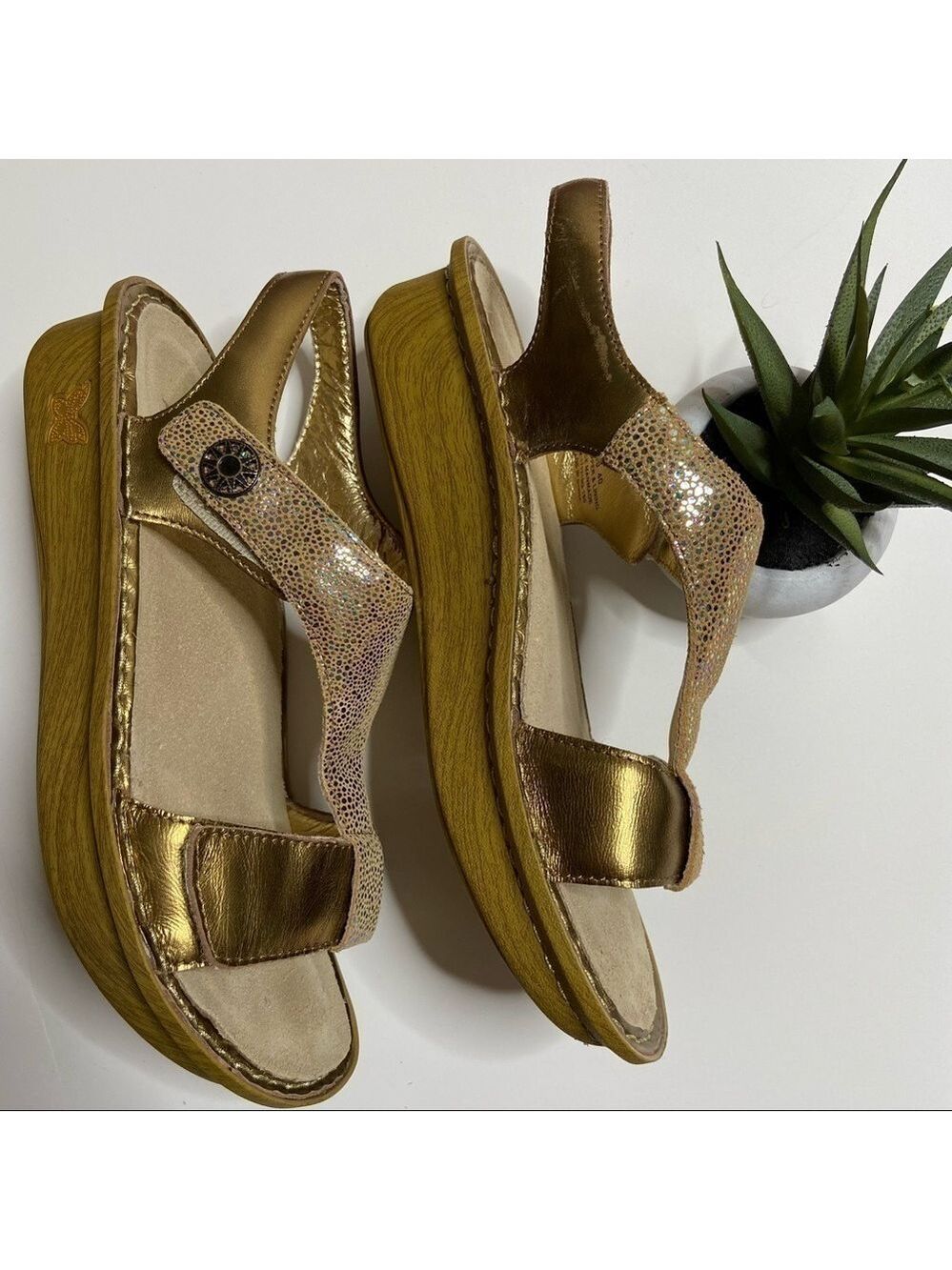 ALEGRIA - By Pg Lite Ken-680 T Strap Comfort Sandals Gold 9 ½ (40) - Picture 5 of 7